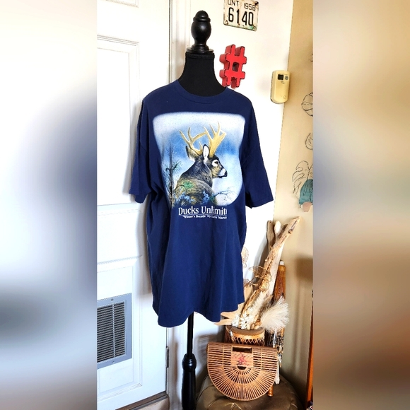 Vintage winter deer 🦌 graphic print Ducks Unlimited tshirt. - Picture 1 of 6
